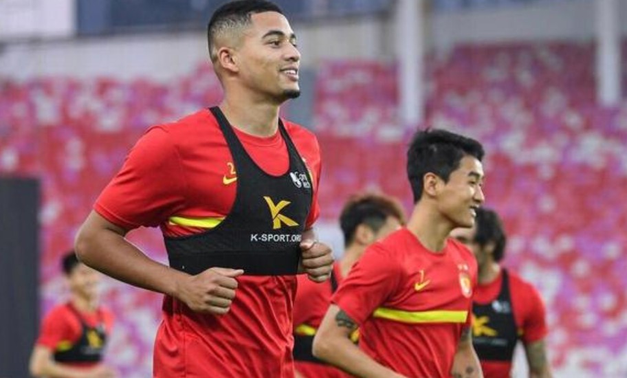 卡尔斯鲁厄定位球制胜,德甲小球会战术执行到位    卡尔斯鲁厄定位球制胜,德甲小球会战术执行到位