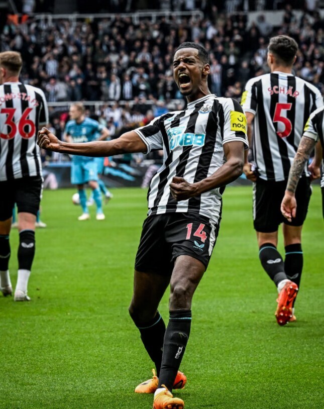 埃弗顿保级关键战艰难战平诺丁汉森林  埃弗顿保级关键战艰难战平诺丁汉森林